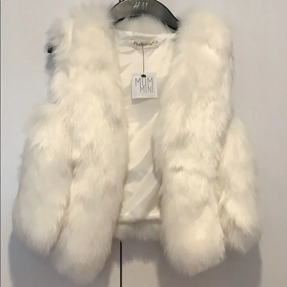 💕Last deal 💕White faux fur Vest